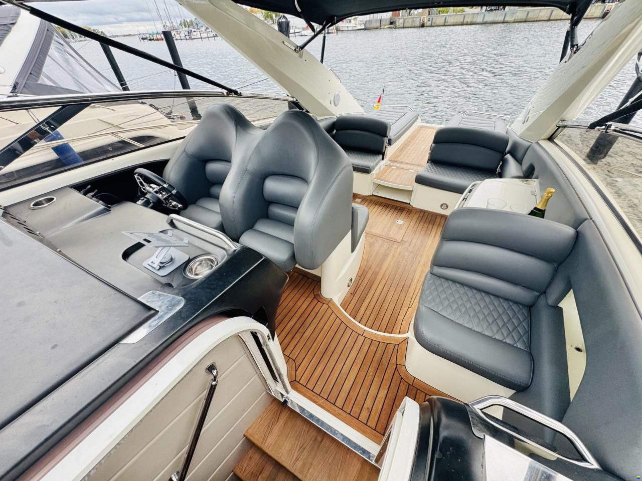 Sunseeker Superhawk 43 Motoryacht