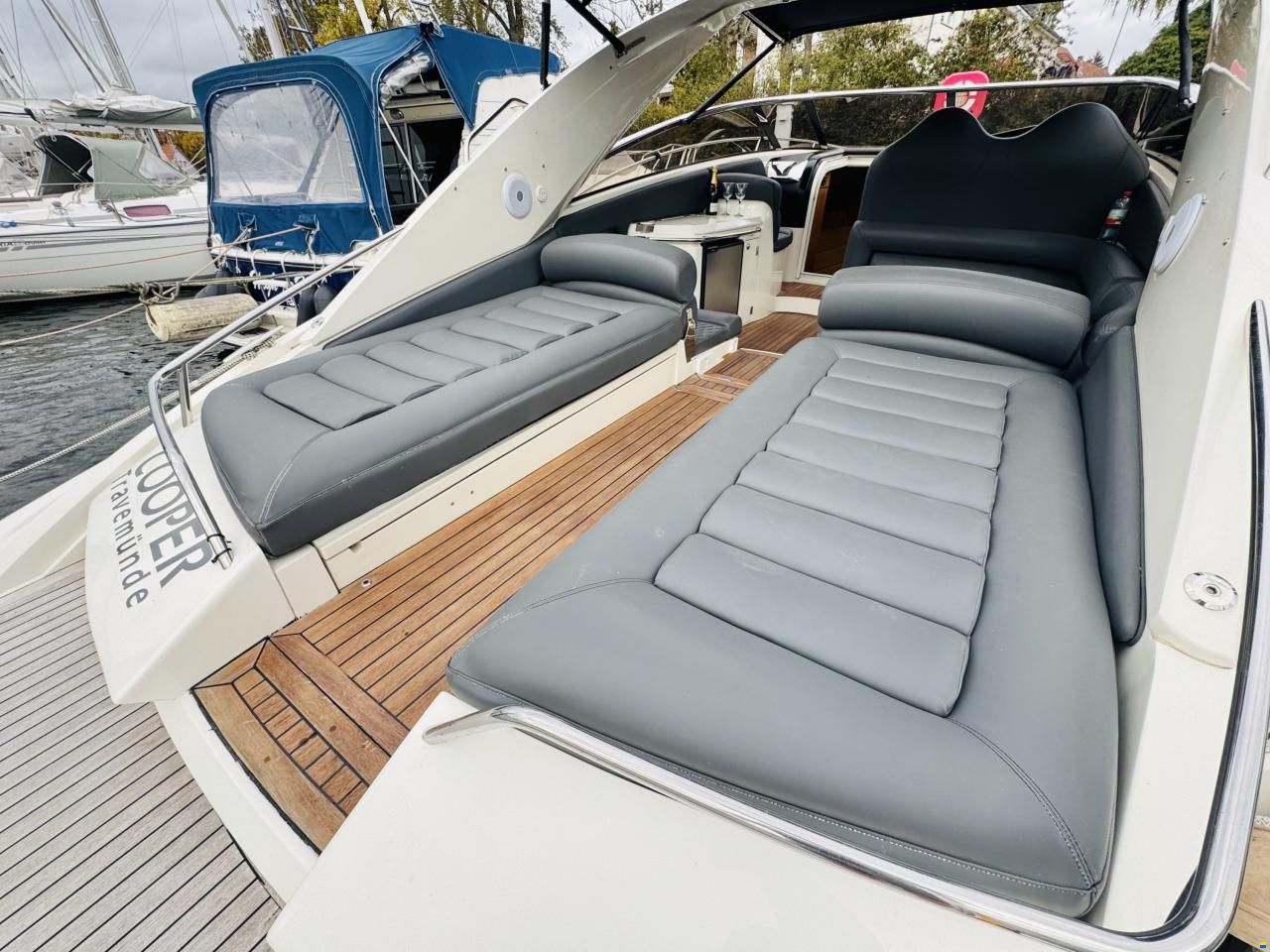 Sunseeker Superhawk 43 Motoryacht