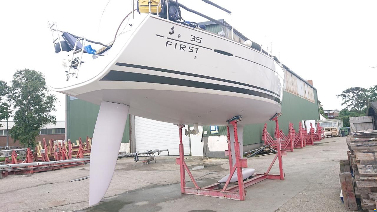 Beneteau First 35