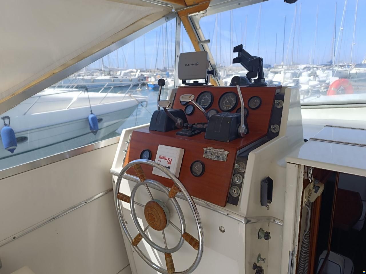 Chris Craft Commander 31