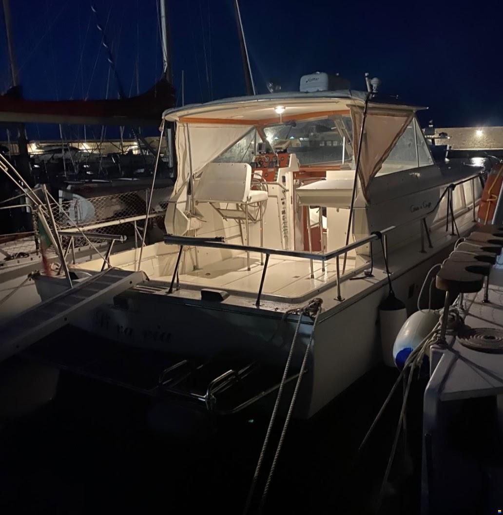 Chris Craft Commander 31