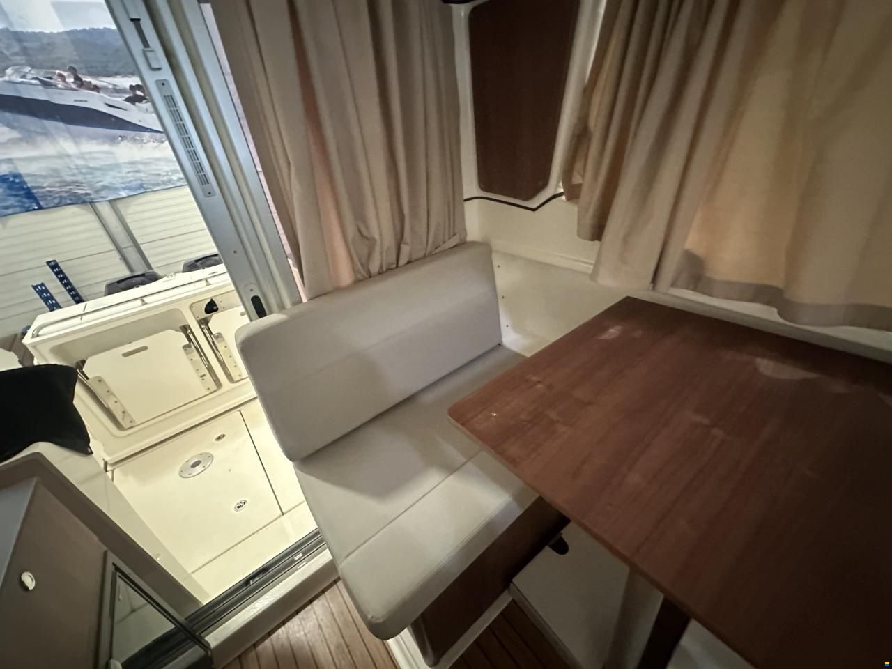 Quicksilver CAPTUR 905 PILOTHOUSE