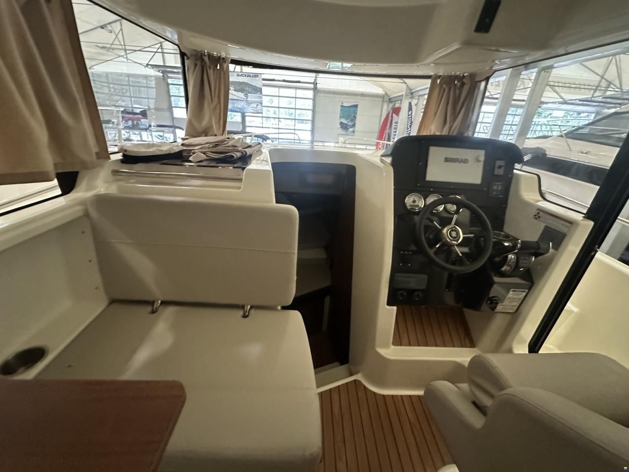 Quicksilver CAPTUR 905 PILOTHOUSE