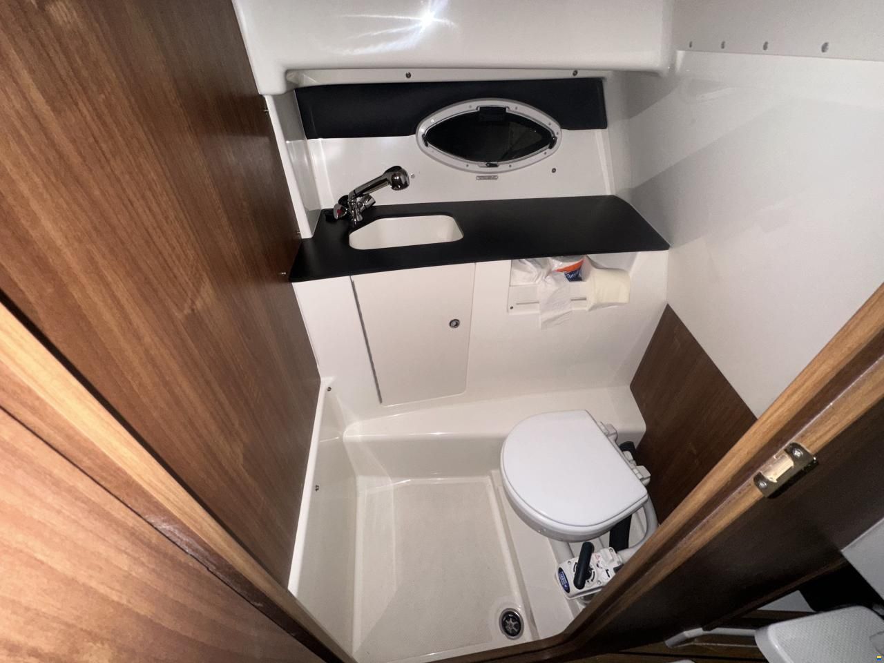 Quicksilver CAPTUR 905 PILOTHOUSE