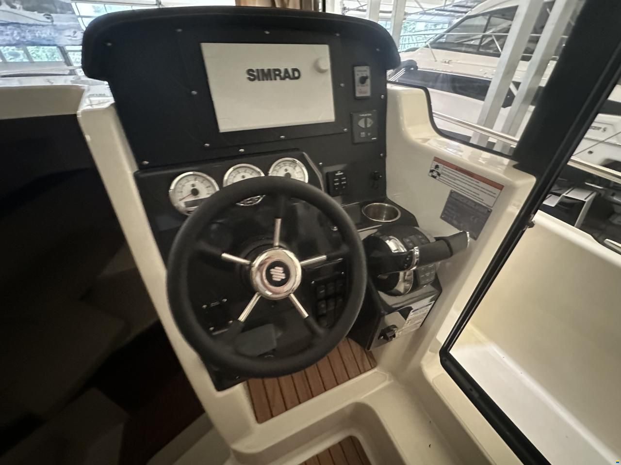Quicksilver CAPTUR 905 PILOTHOUSE