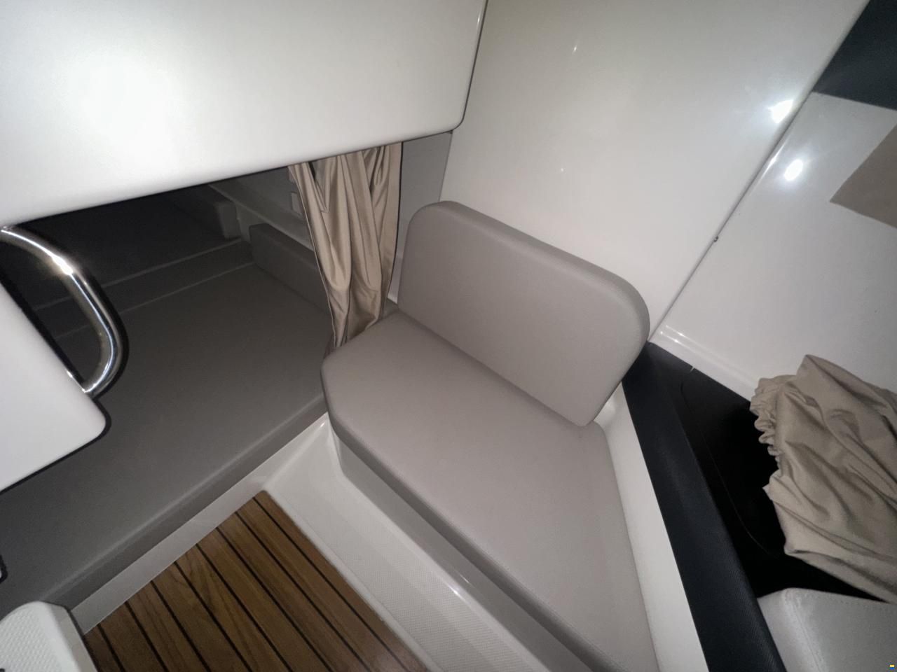 Quicksilver CAPTUR 905 PILOTHOUSE