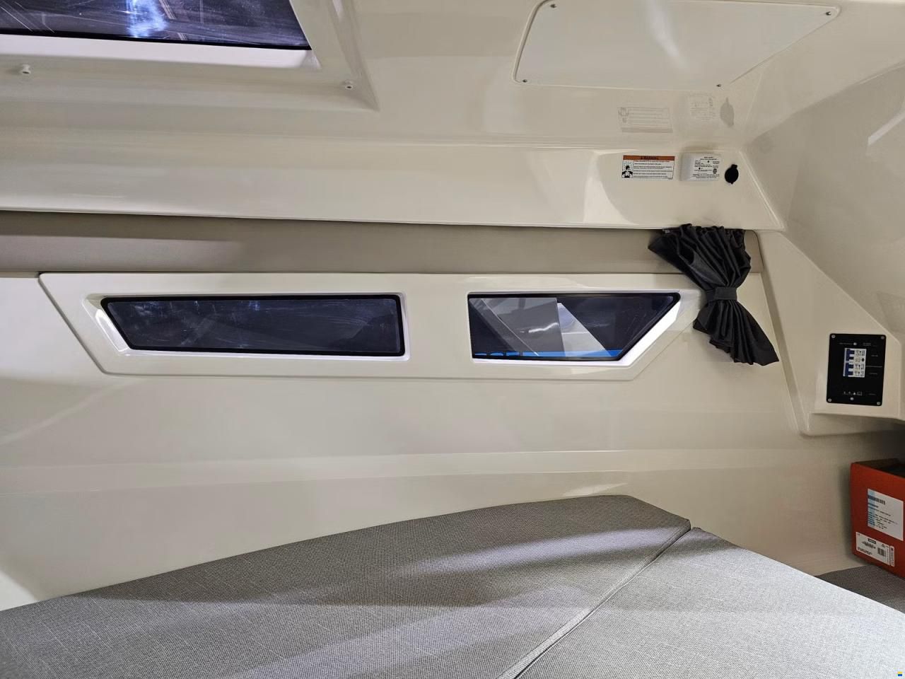 Uttern D77 Premium Exclusive DeLuxe Line