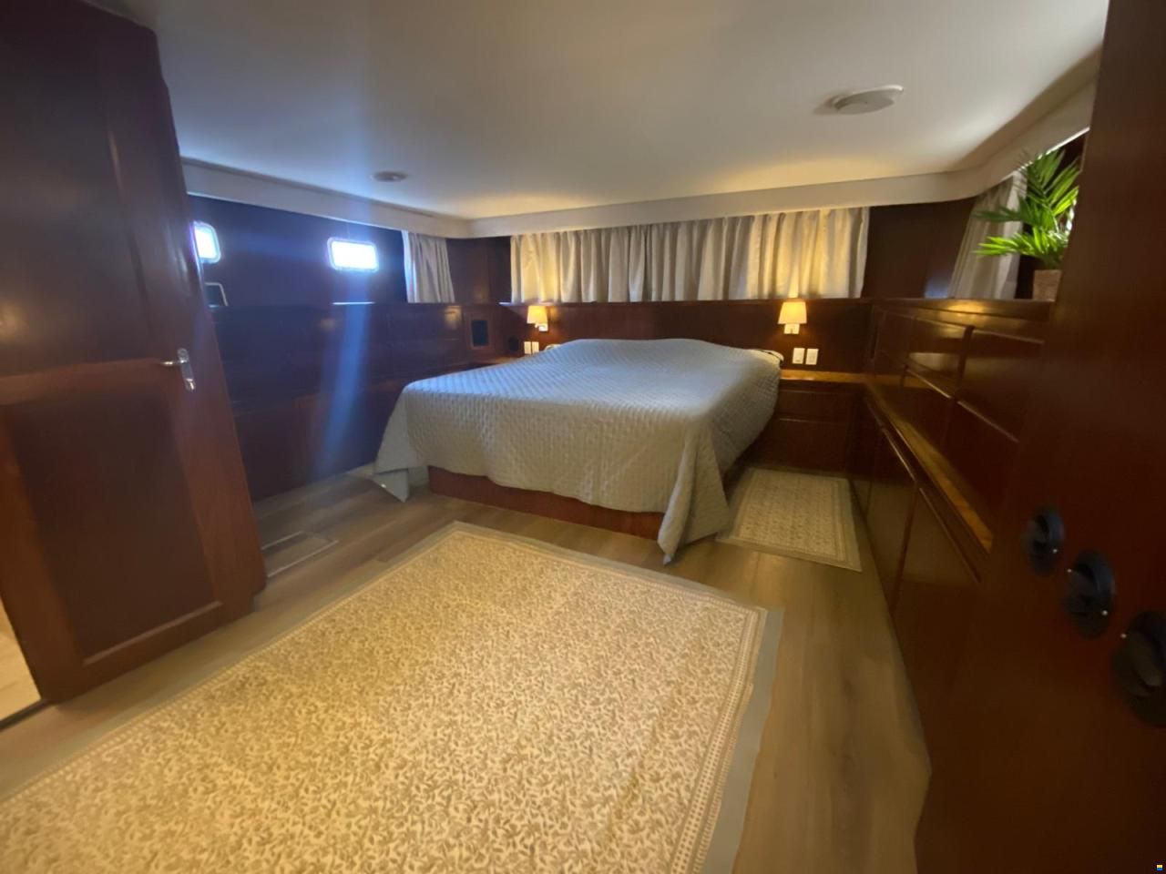 Hatteras 70 Fly ( Varend Woonschip )