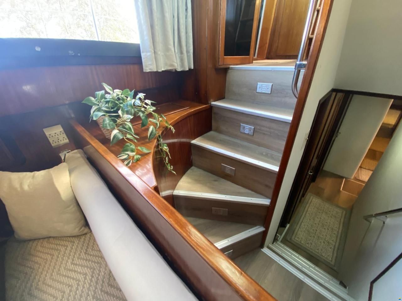 Hatteras 70 Fly ( Varend Woonschip )