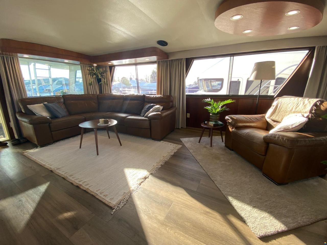 Hatteras 70 Fly ( Varend Woonschip )