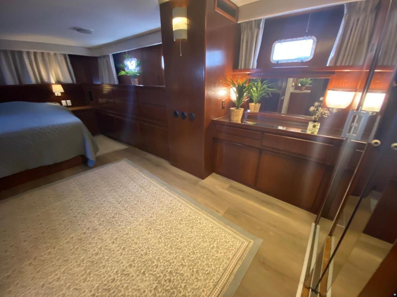 Hatteras 70 Fly ( Varend Woonschip )