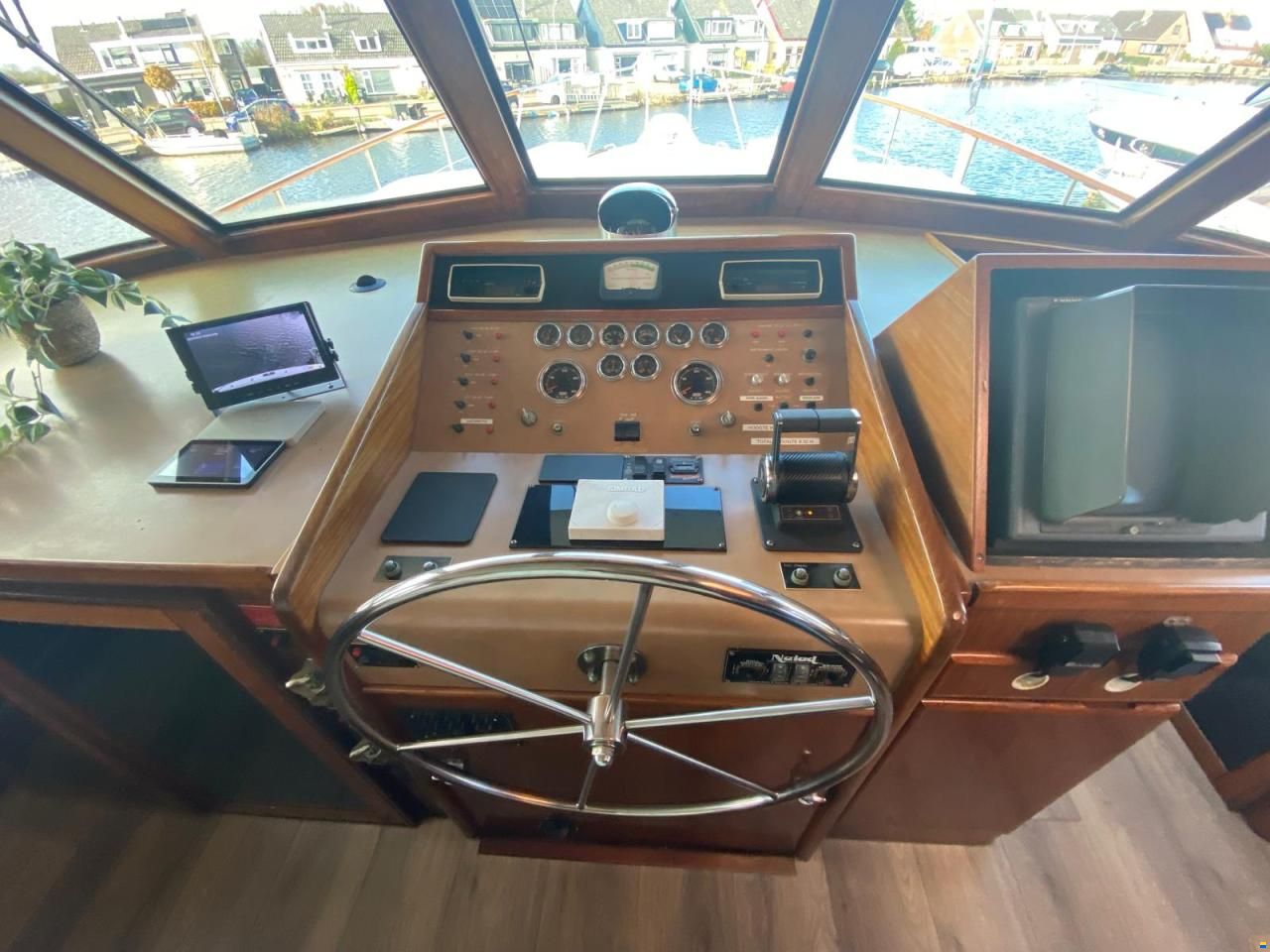 Hatteras 70 Fly ( Varend Woonschip )