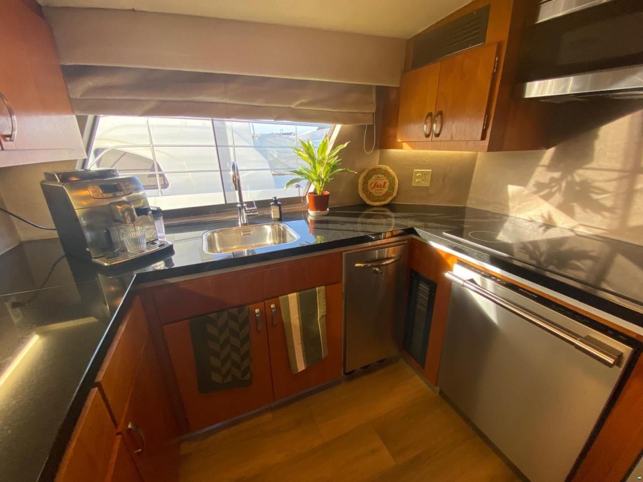 Hatteras 70 Fly ( Varend Woonschip )
