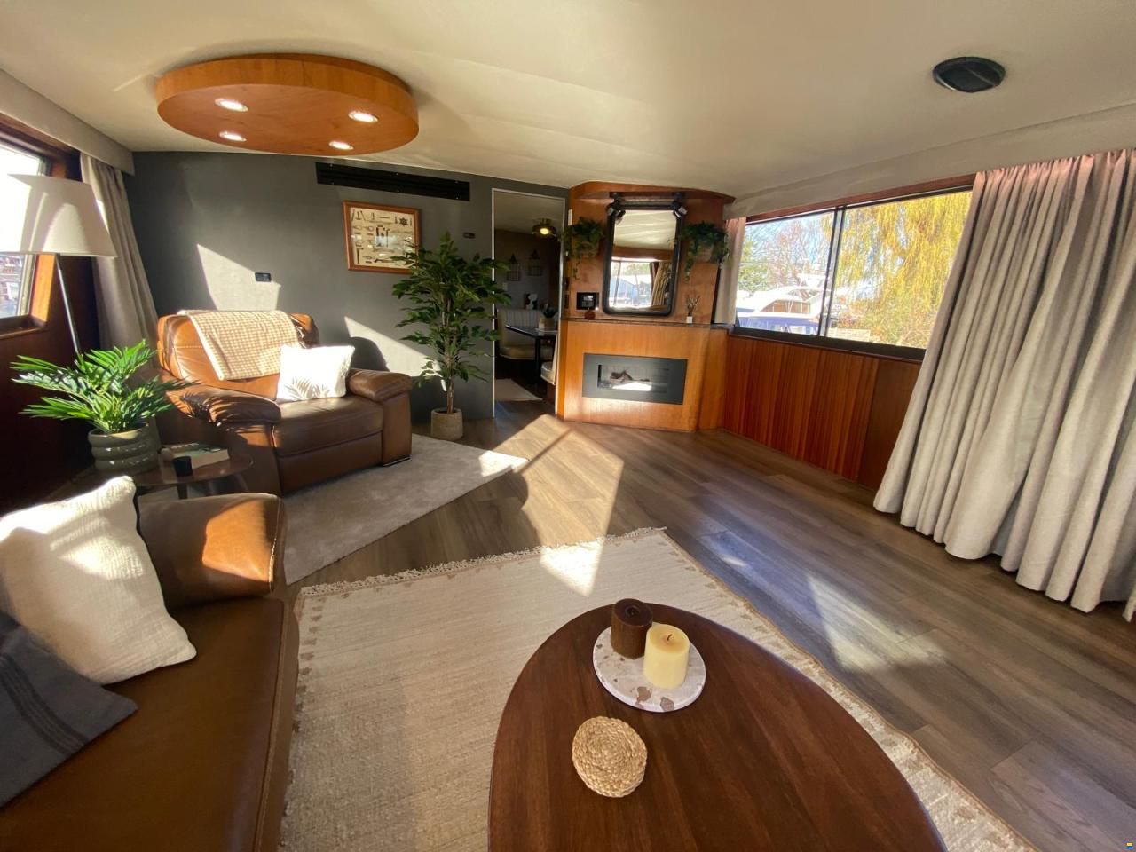 Hatteras 70 Fly ( Varend Woonschip )