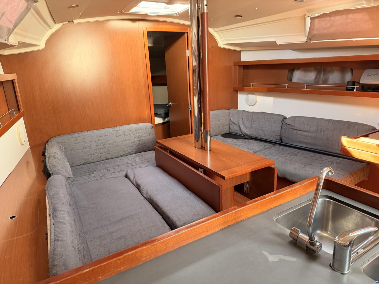 Beneteau Oceanis 37
