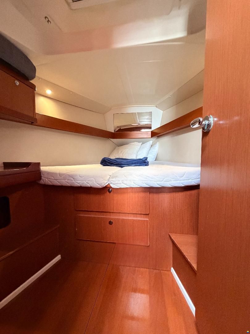 Beneteau Oceanis 37