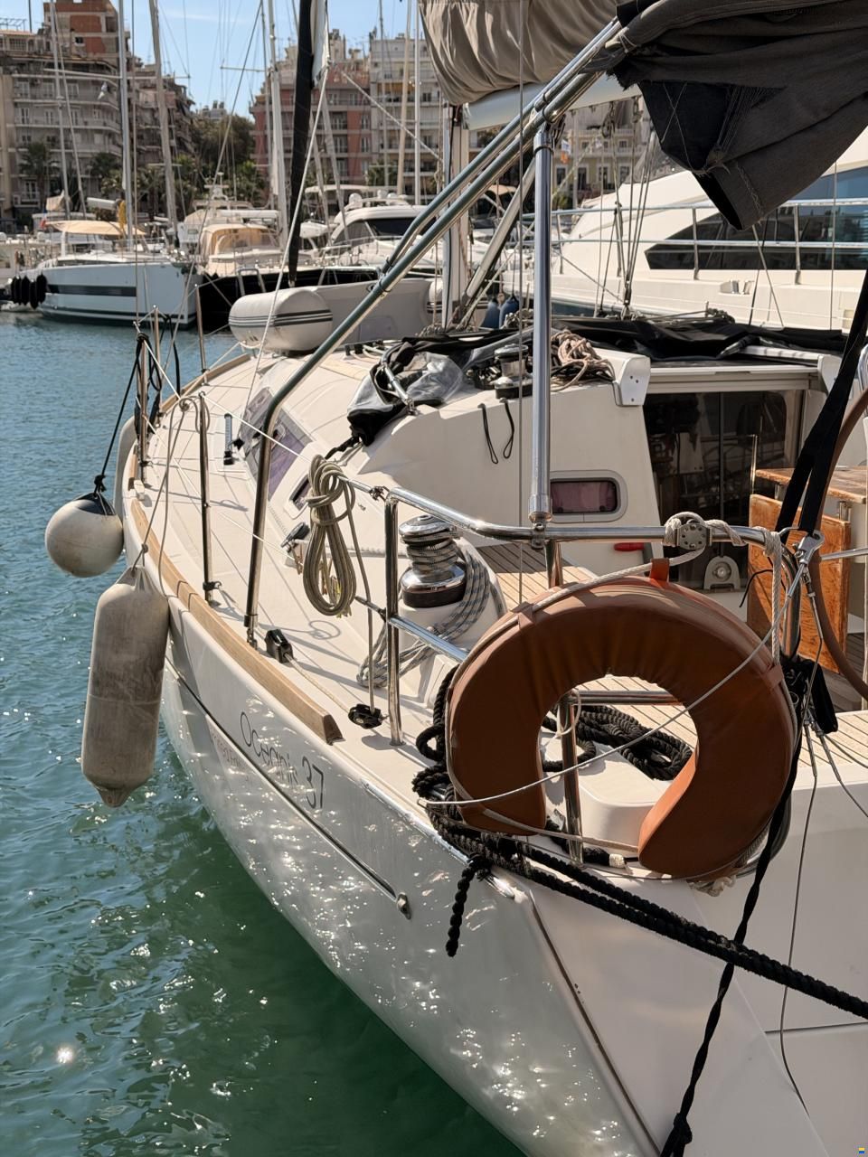 Beneteau Oceanis 37
