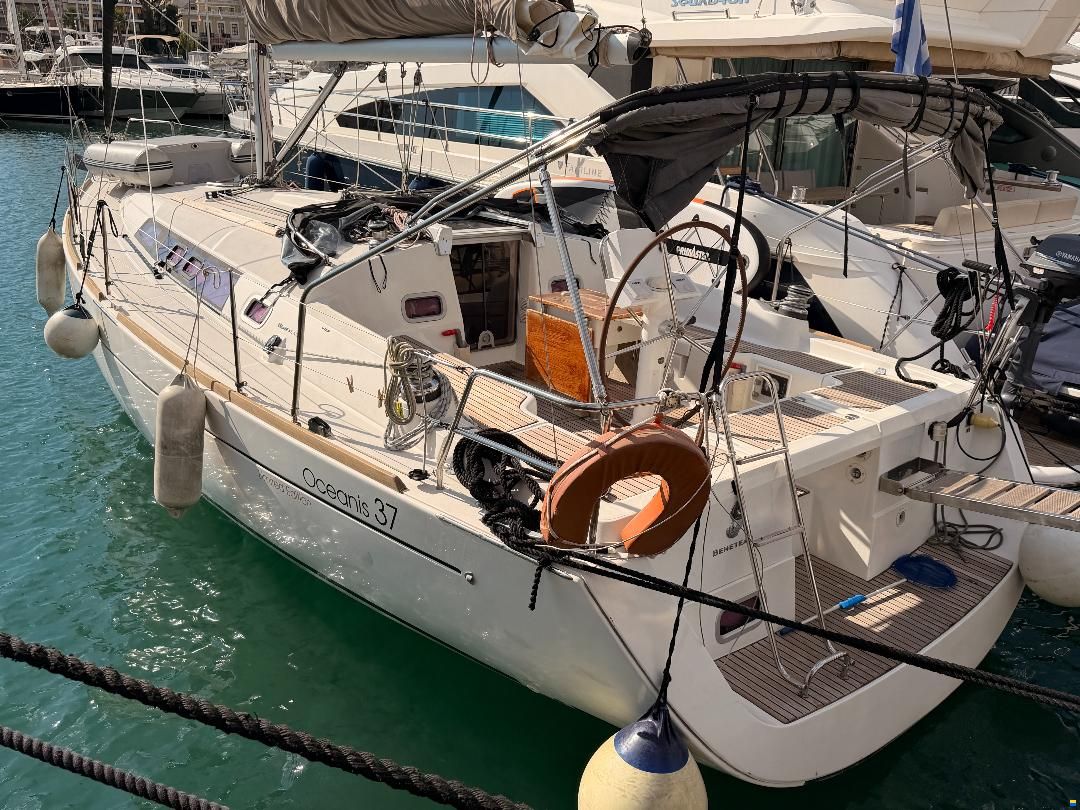 Beneteau Oceanis 37