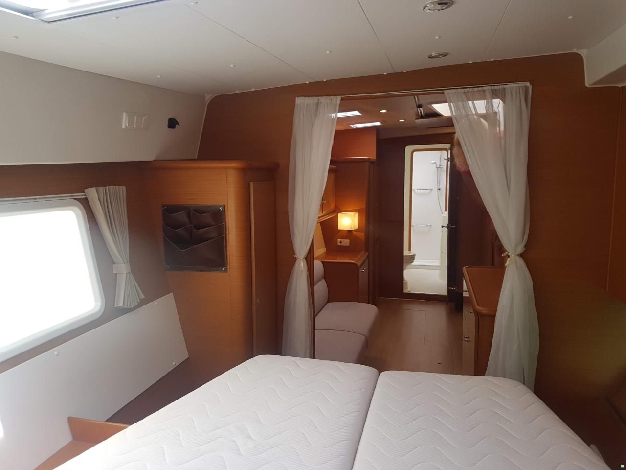 Lagoon 421