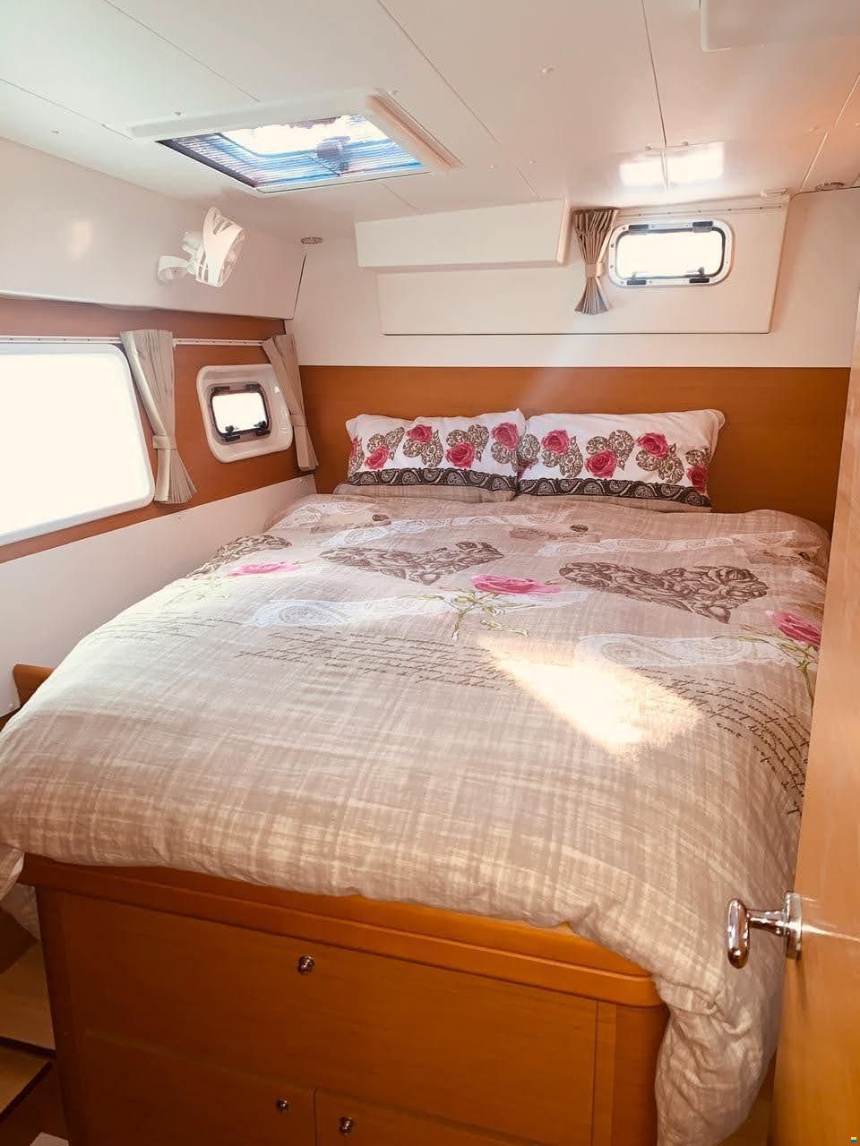 Lagoon 421