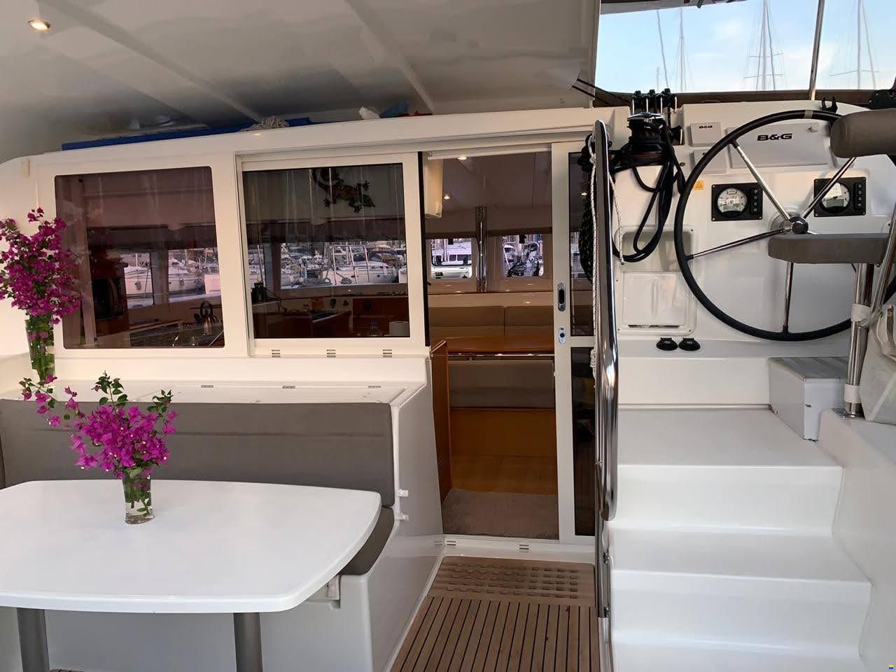 Lagoon 421