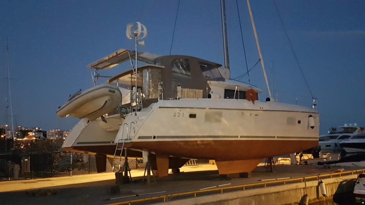 Lagoon 421