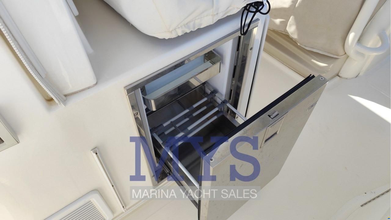 Boston Whaler 380 Outrage