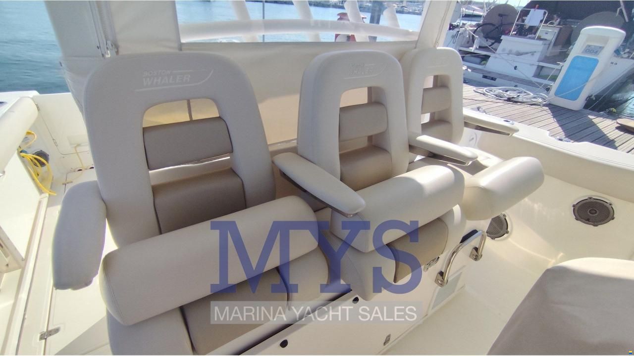 Boston Whaler 380 Outrage