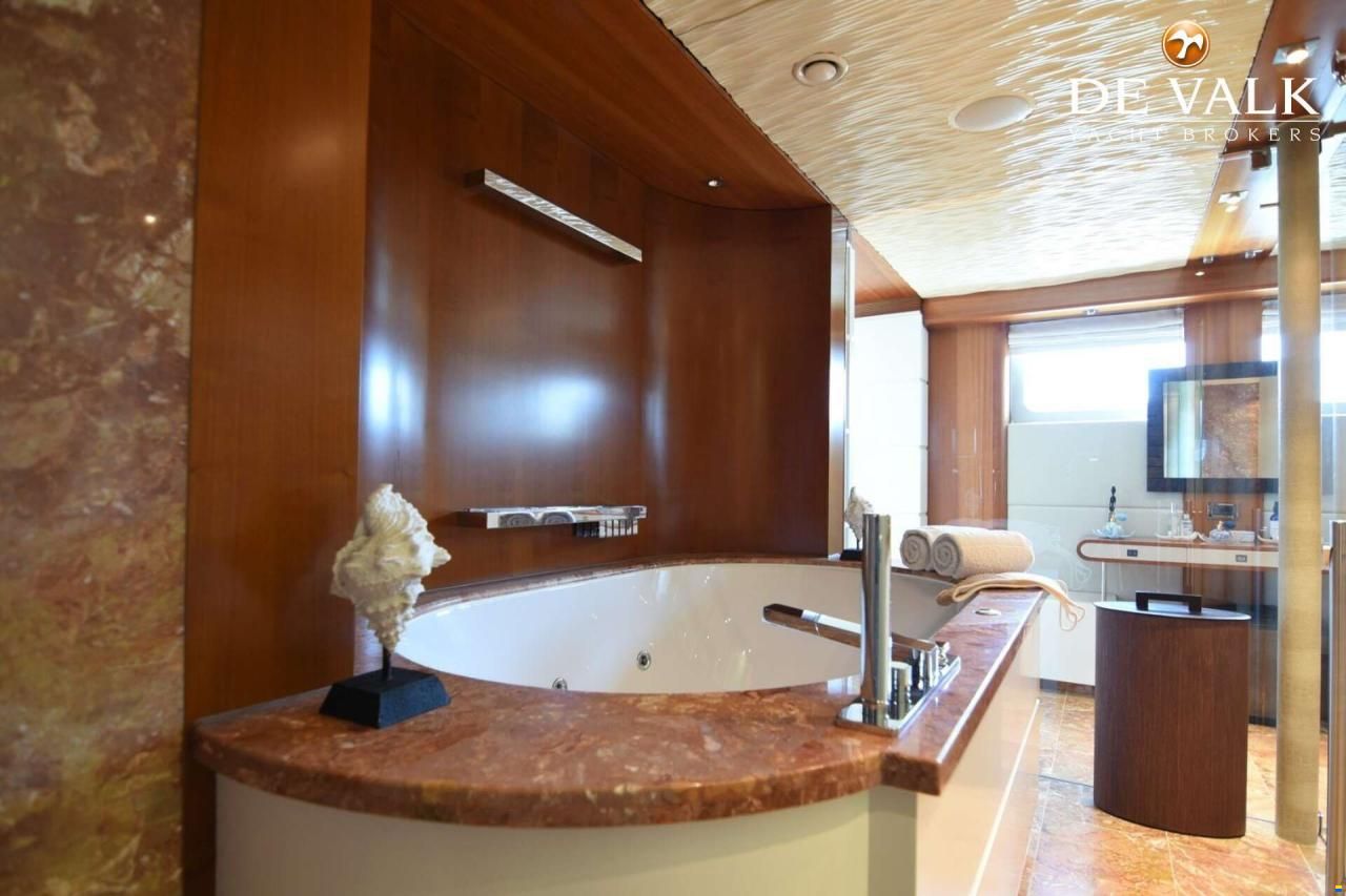 Heesen 42 M