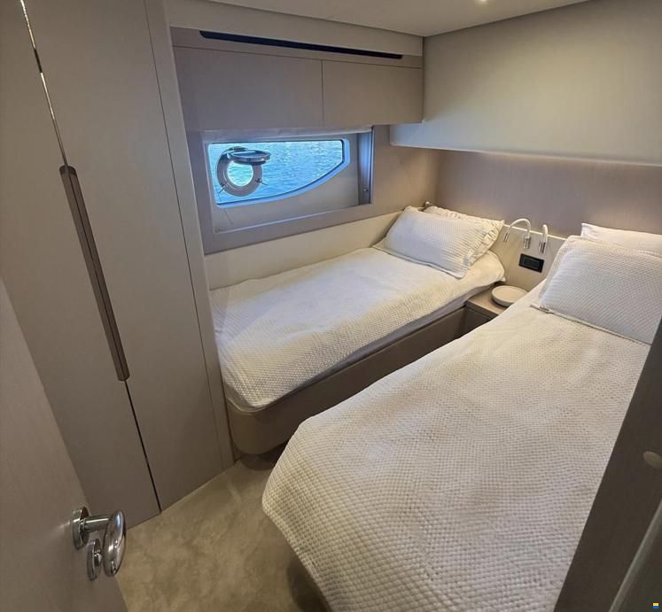 Azimut 68 FLY