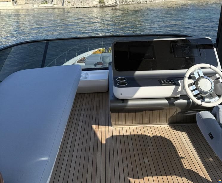 Azimut 68 FLY