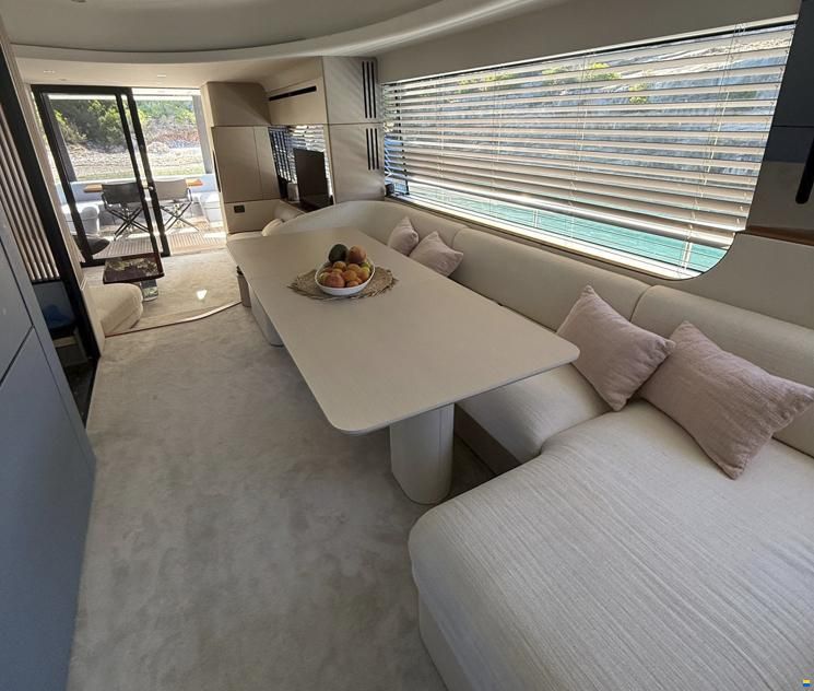 Azimut 68 FLY