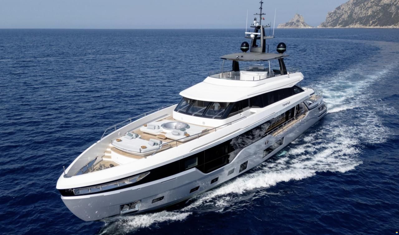 Azimut Grande 38 Trideck