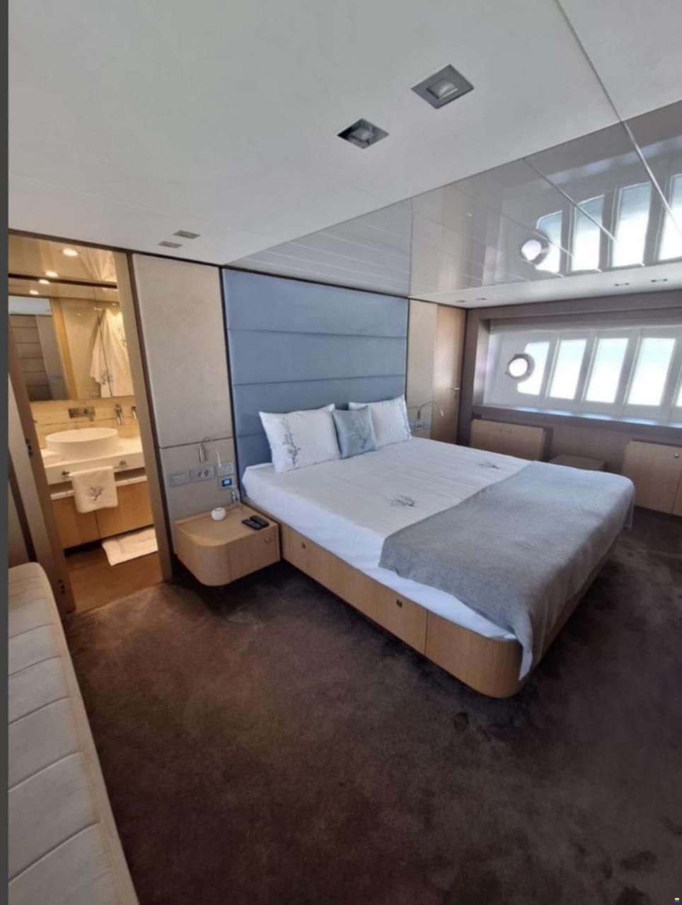 Ferretti 960