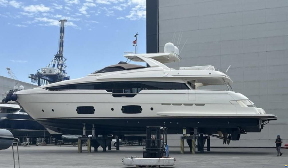Ferretti 960
