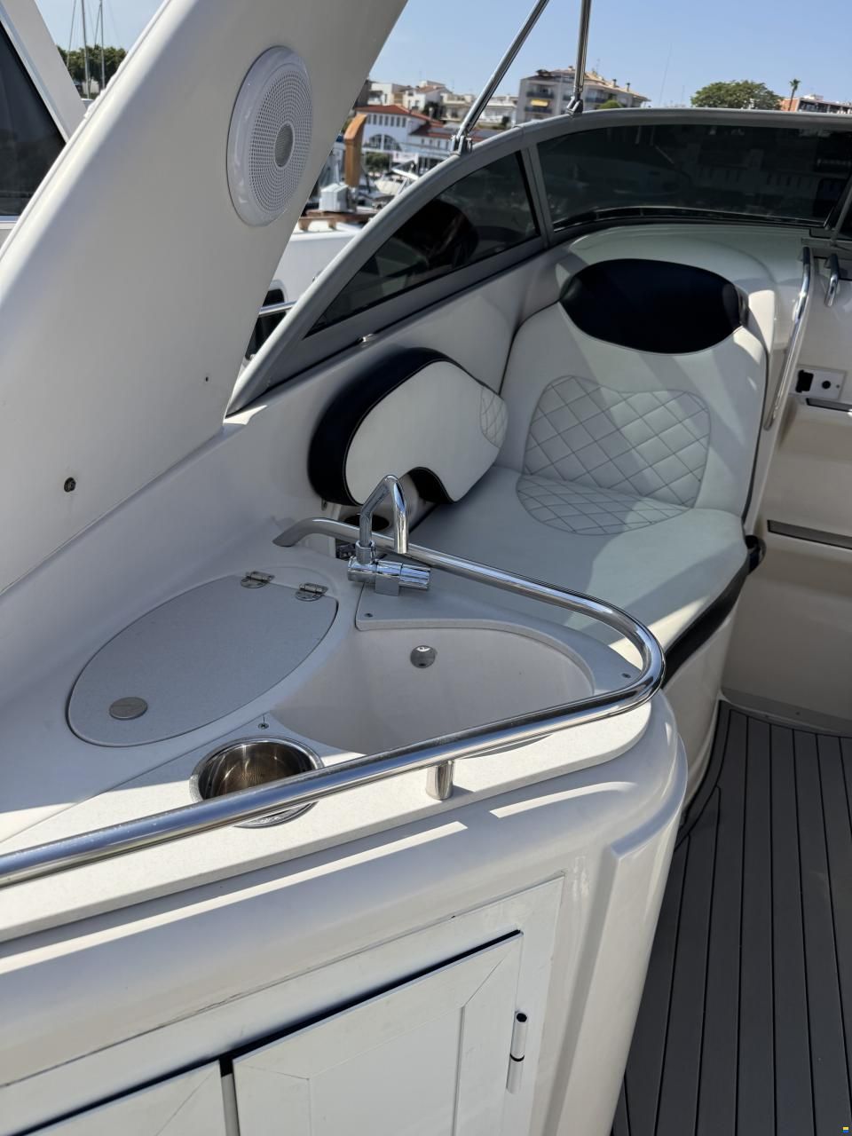 Monterey 270