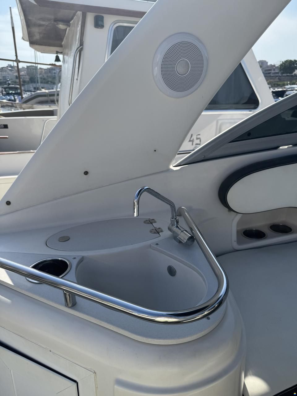 Monterey 270
