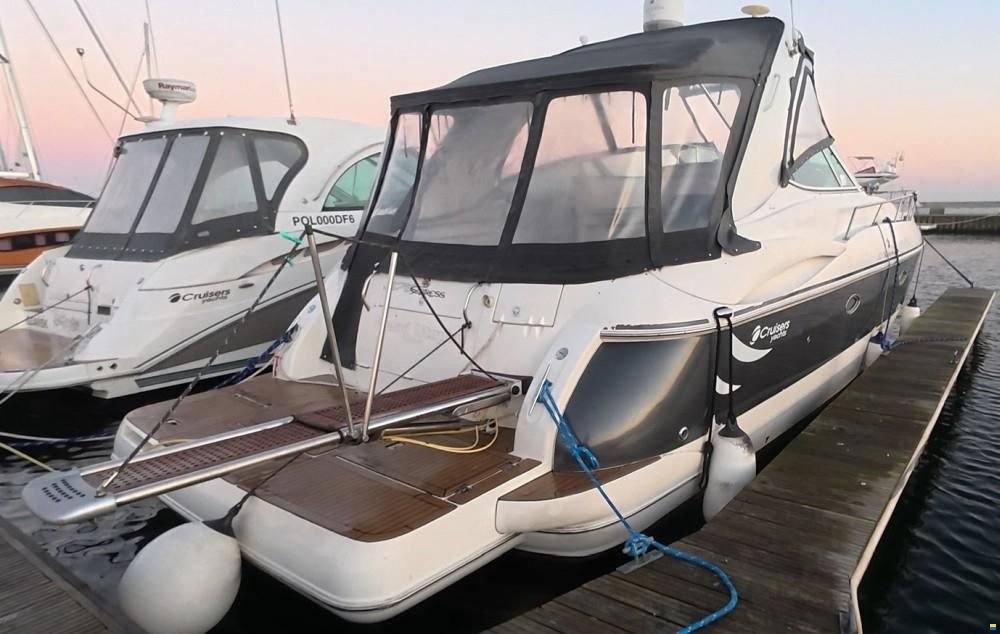 Cruisers 370 Express