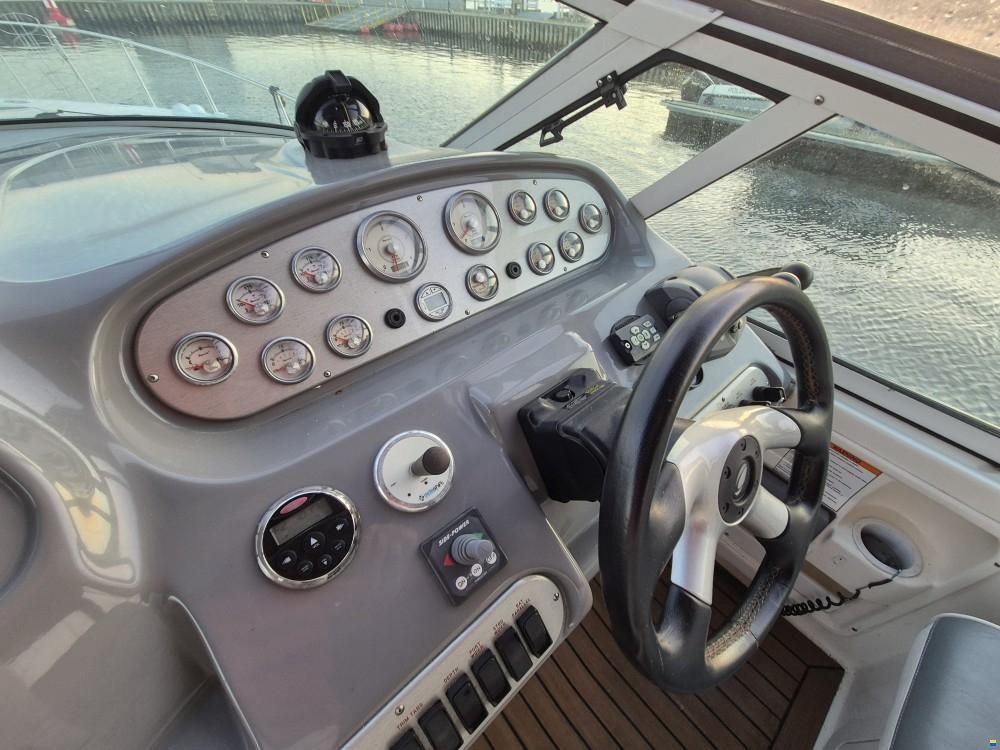 Cruisers 370 Express
