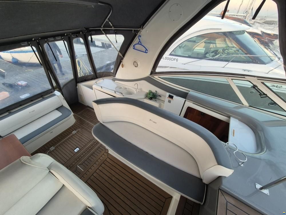 Cruisers 370 Express