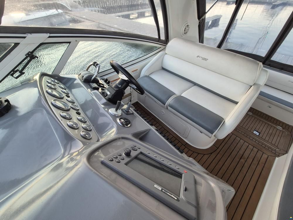 Cruisers 370 Express
