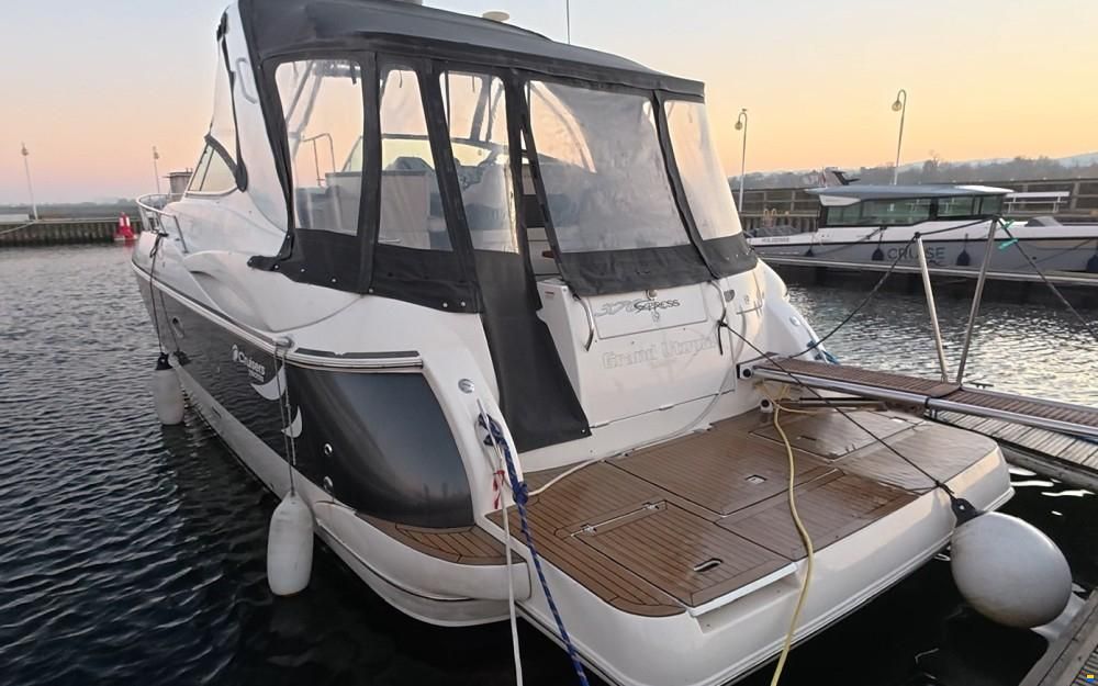 Cruisers 370 Express