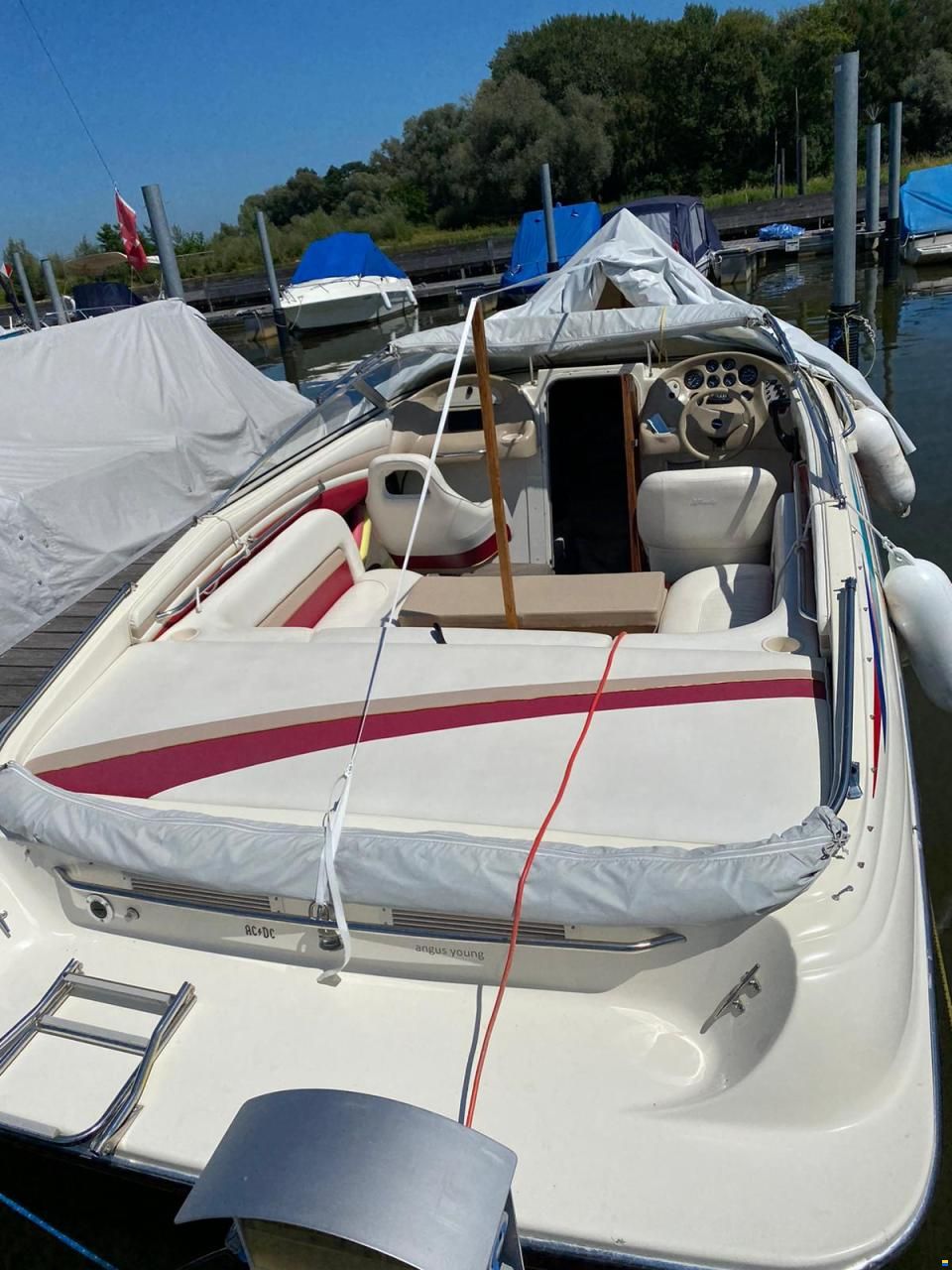 Rinker 232 Captiva Cuddy