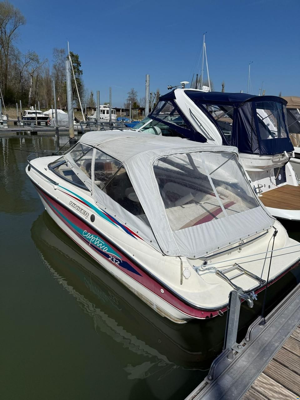 Rinker 232 Captiva Cuddy