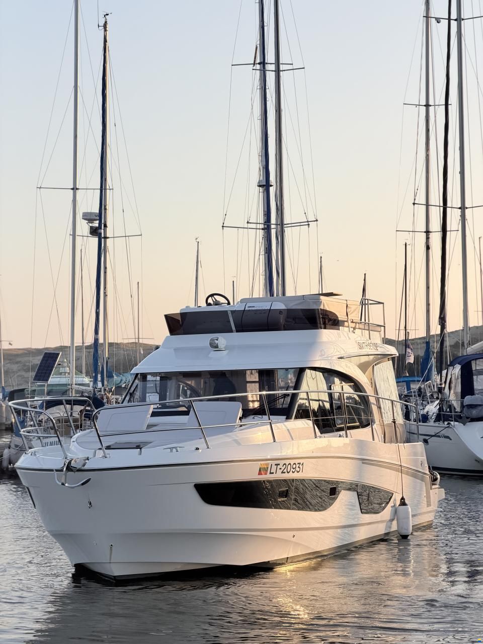 Beneteau Antares 11 OB Fly