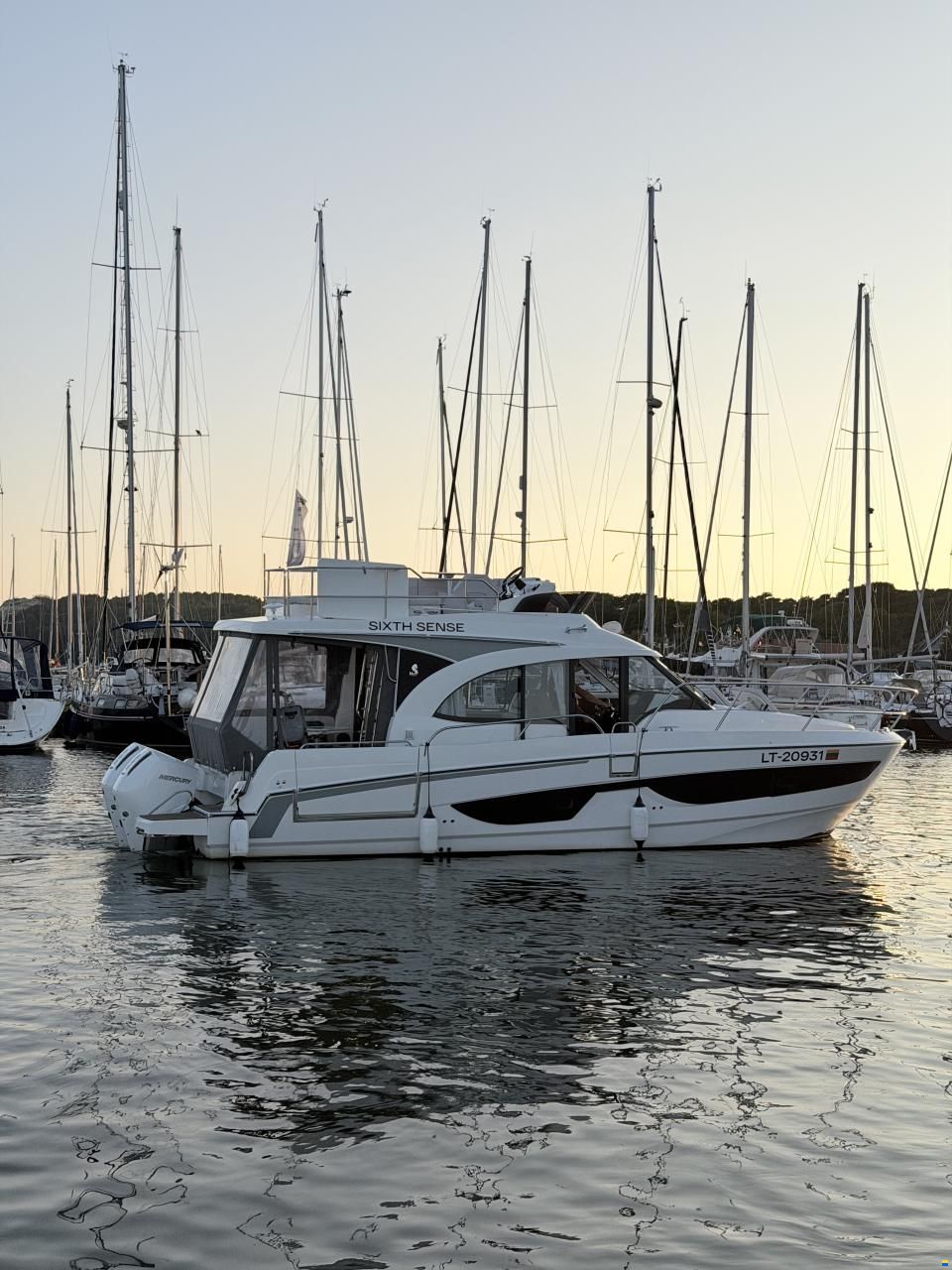 Beneteau Antares 11 OB Fly