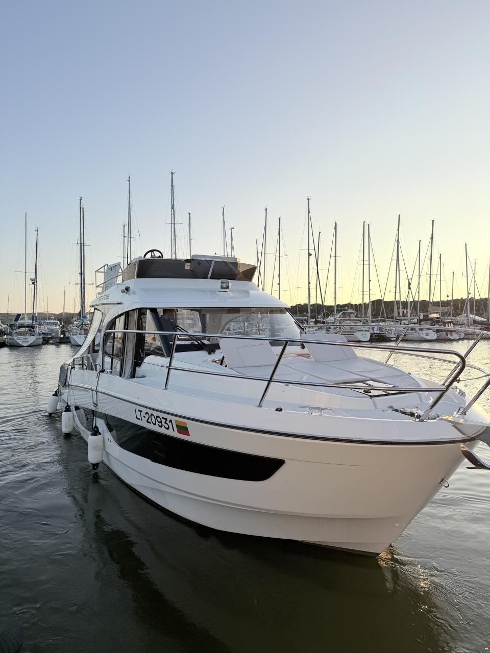 Beneteau Antares 11 OB Fly