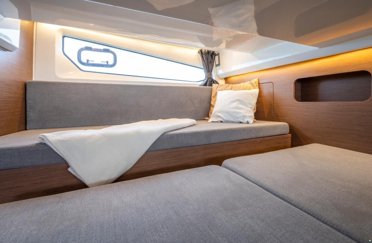 Beneteau Antares 11 OB Fly