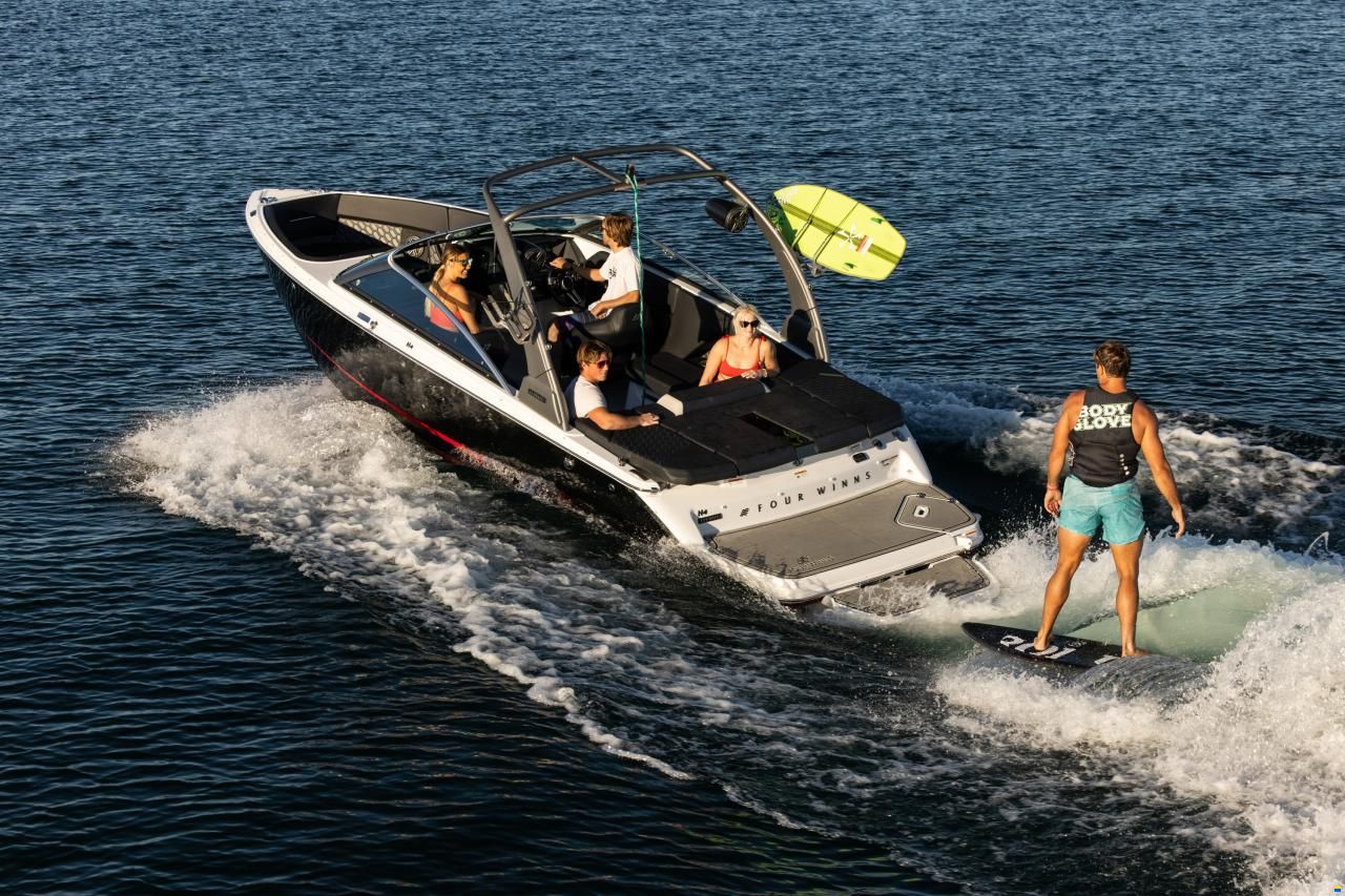 Four Winns H4 Surf Edition