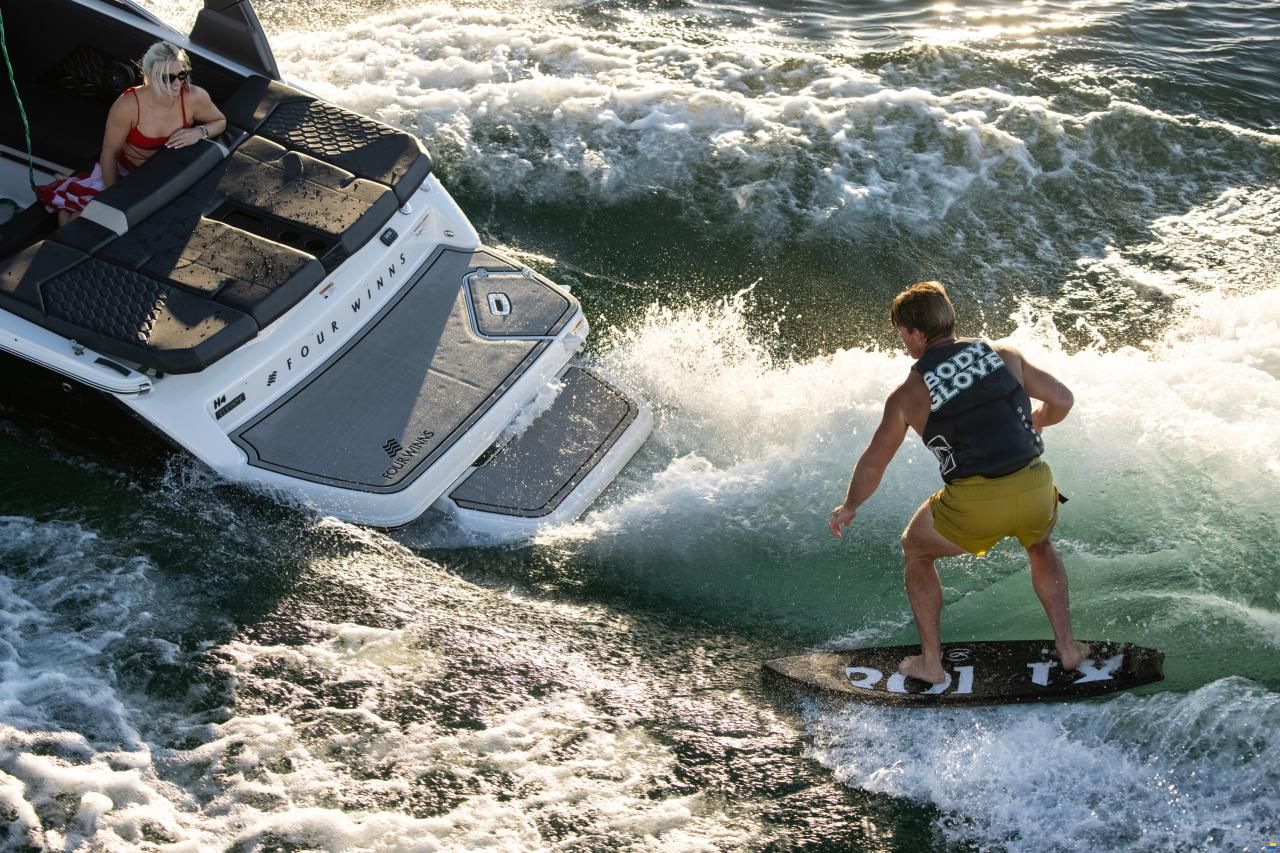 Four Winns H4 Surf Edition